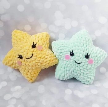 Игрушка звездочка крючком из плюшевой пряжи