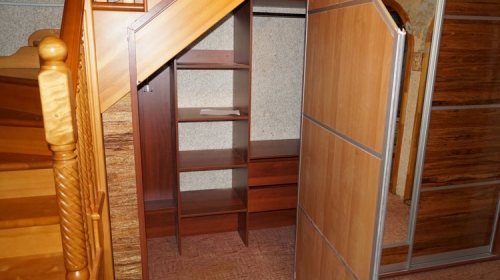 Лестница с полками для хранения