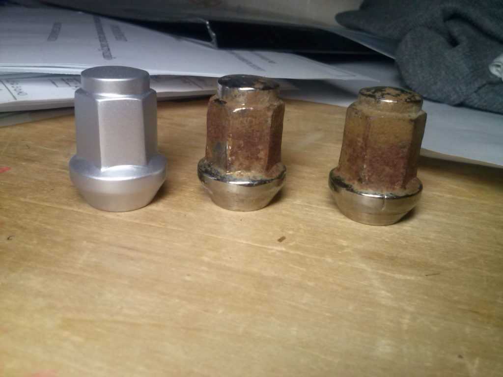 С помощью кислоты можно обновить деталь